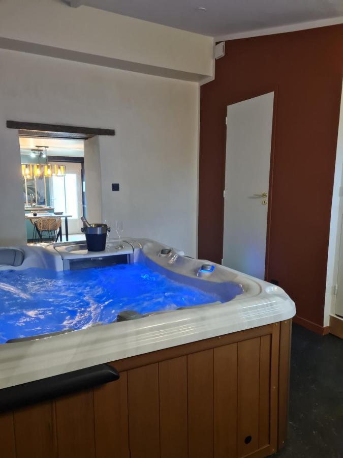 Maison Eliste - Love Gite Chic Avec Jacuzzi Interieur Ла-Гасийи Экстерьер фото