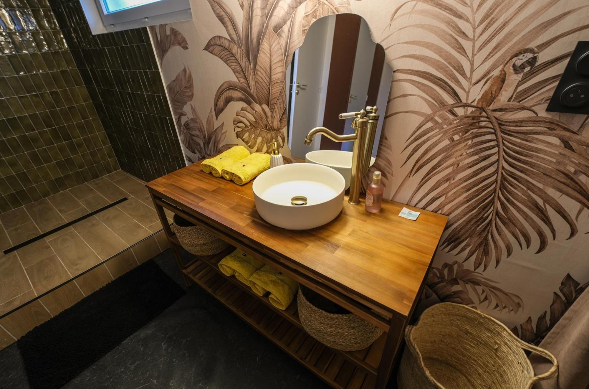 Maison Eliste - Love Gite Chic Avec Jacuzzi Interieur Ла-Гасийи Экстерьер фото